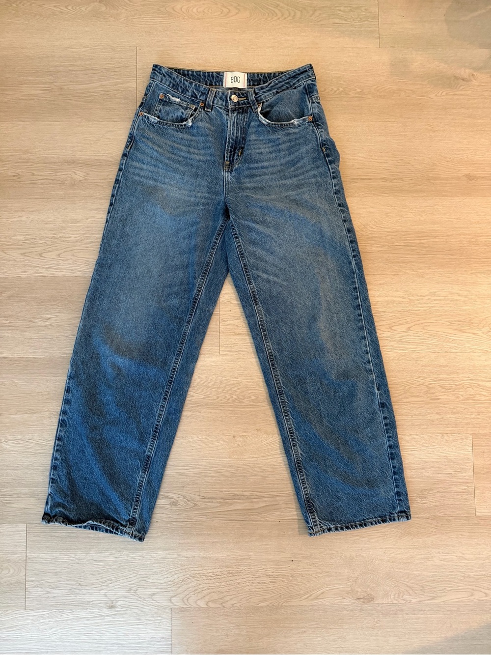 BDG Tapered Baggy Leg Jeans in Medium Blue Wash